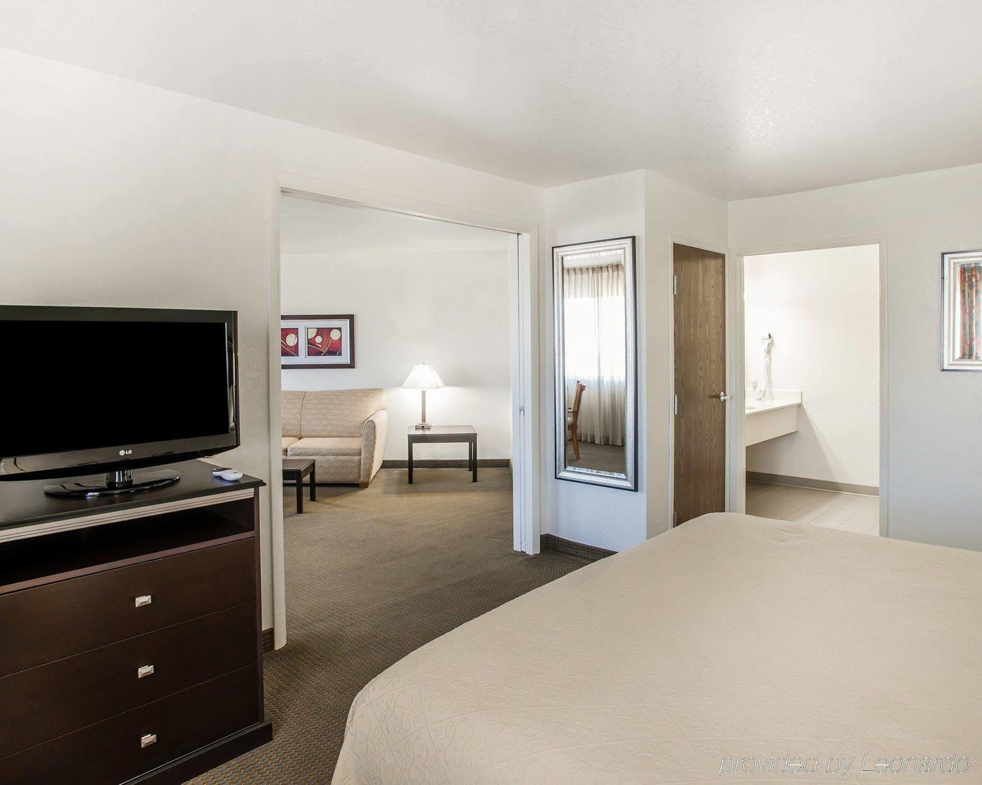 Quality Inn & Suites Denver International Airport Bagian luar foto
